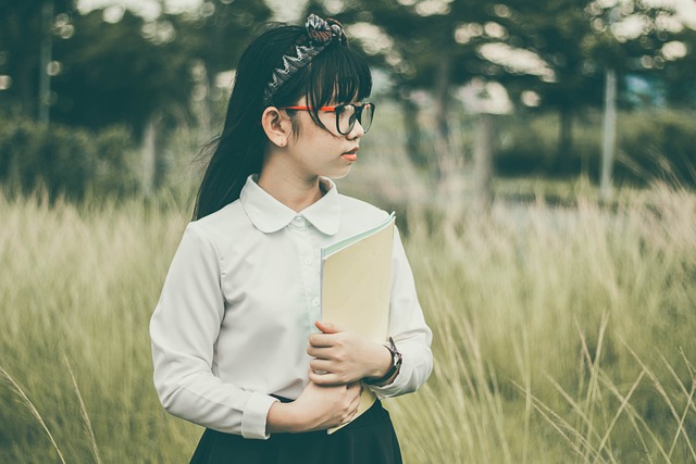 四年级英语怎么复习，小学四年级英语单词都不会写，也没有背，怎么补才能补得上？在深圳